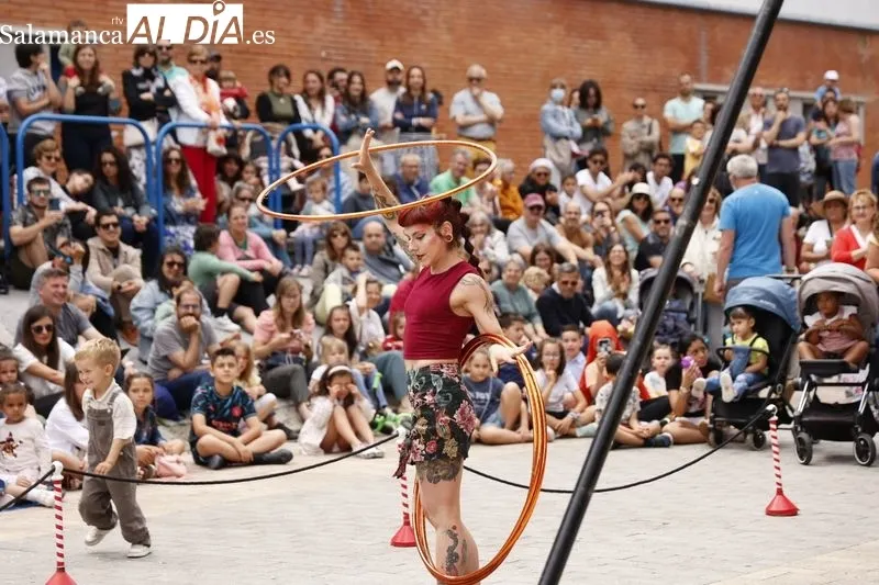 Niños y mayores se divierten con el ‘Circo Lápiz Cabaret’ | FOTOS: David Sañudo