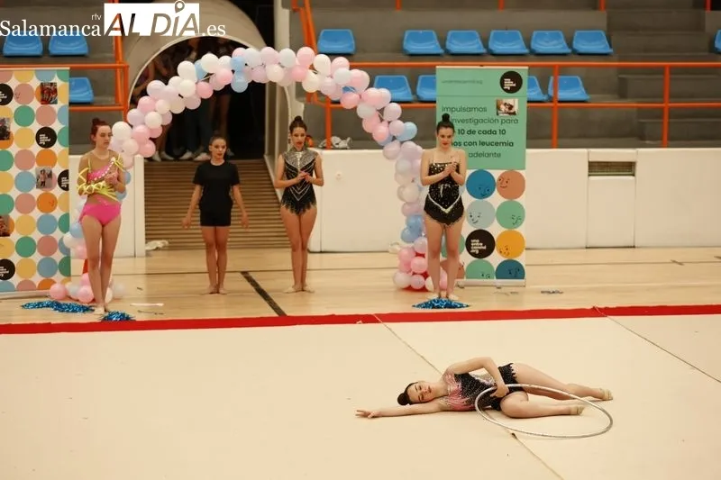 Exhibición de gimnasia rítmica en una gala benéfica para apoyar el cáncer infantil | FOTOS: David Sañudo