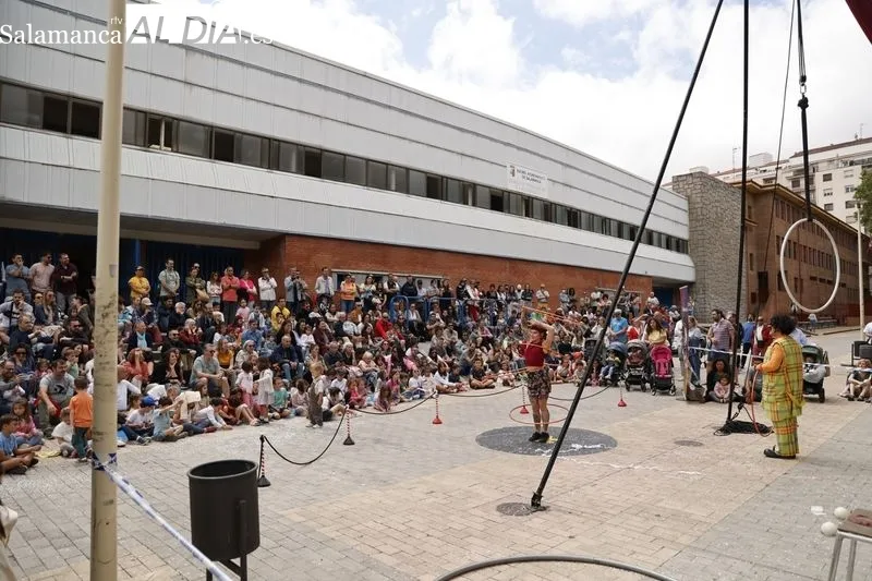 Niños y mayores se divierten con el ‘Circo Lápiz Cabaret’ | FOTOS: David Sañudo