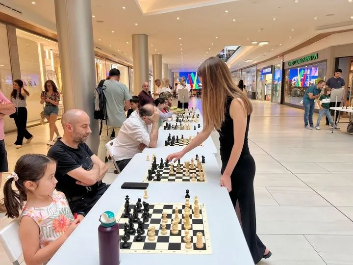 Foto 8 - El Tormes celebra una simult&aacute;nea de ajedrez con Luc&iacute;a S&aacute;nchez Elena