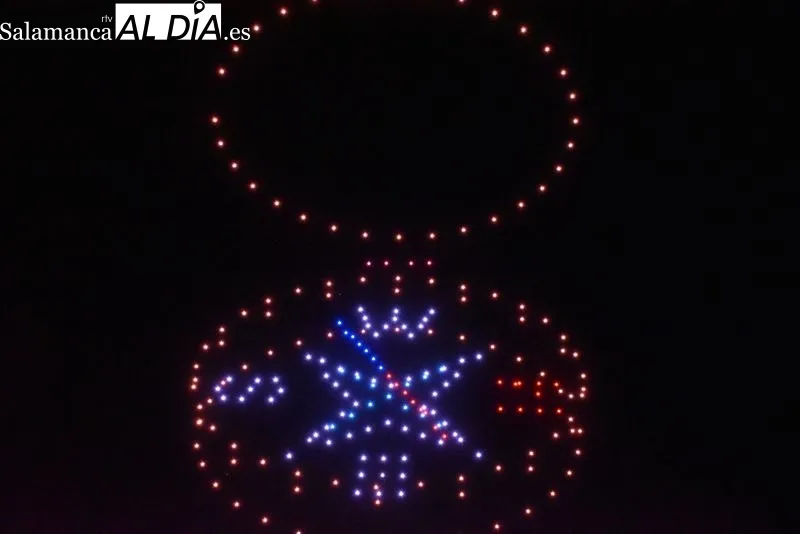 Más de 200 drones crean espectaculares figuras sobre el cielo de Salamanca | FOTOS: Vanesa Martins 