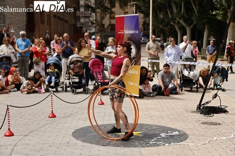 Niños y mayores se divierten con el ‘Circo Lápiz Cabaret’ | FOTOS: David Sañudo