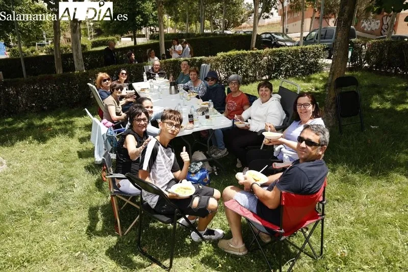 Pizarrales disfruta una deliciosa paella por sus fiestas patronales | FOTOS: David Sañudo 