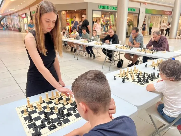 Foto 11 - El Tormes celebra una simult&aacute;nea de ajedrez con Luc&iacute;a S&aacute;nchez Elena