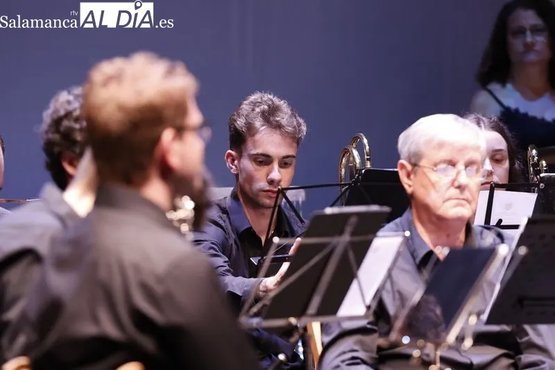 'La Música que Nos Une', un concierto solidario ofrecido por la Banda de Música 'Tomás Bretón' | FOTOS | David Sañudo