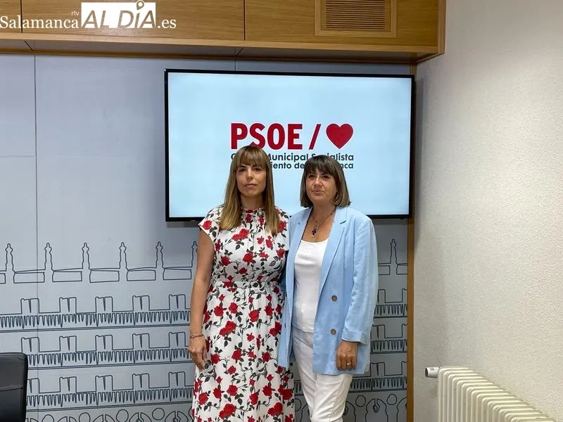 La viceportavoz del Grupo Municipal Socialista en el Ayuntamiento de Salamanca, María Sánchez, y la concejala María García, en el Ayuntamiento. Foto de Miguel González