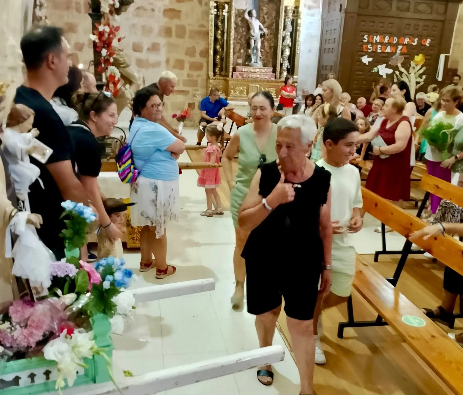 Foto 3 - Villoruela arranca  sus fiestas grandes con calles llenas de color y ambiente
