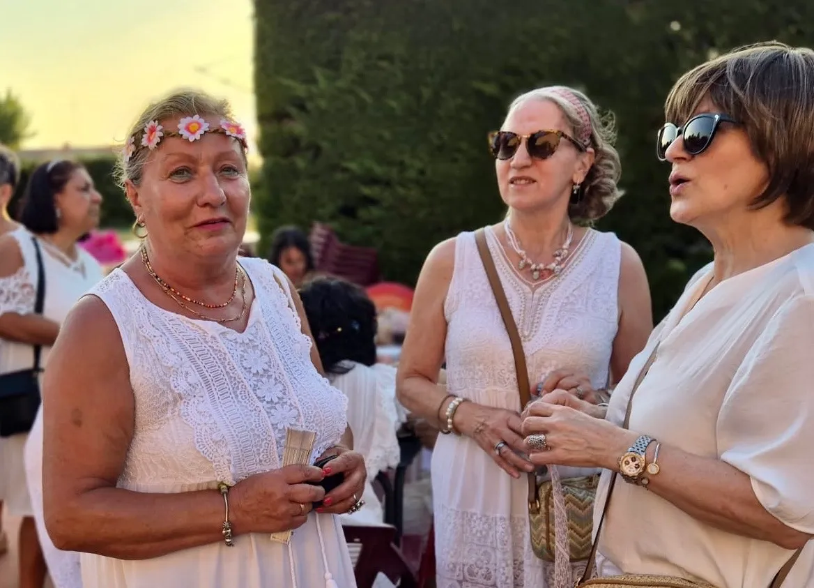 Foto 4 - Cerca de un centenar de mujeres participan en la segunda 'Noche en Blanco' de la asociaci&oacute;n Me Permito
