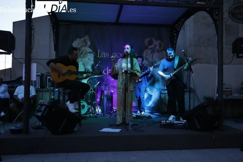 Foto 10 - La voz de Nereida llena de magia la Casa Lis