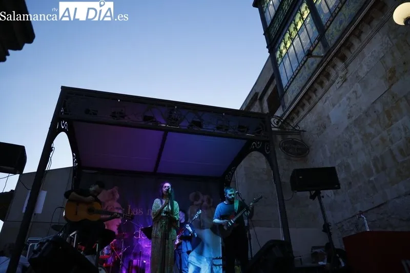 Foto 9 - La voz de Nereida llena de magia la Casa Lis