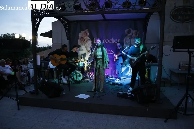 Foto 5 - La voz de Nereida llena de magia la Casa Lis