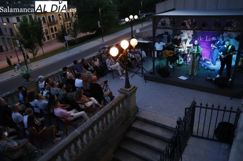 Foto 3 - La voz de Nereida llena de magia la Casa Lis