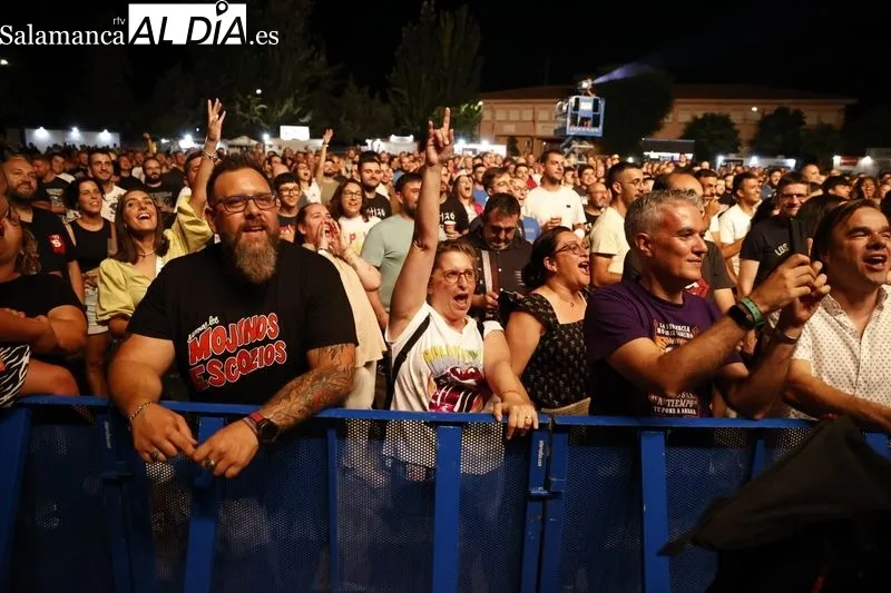 Foto 18 - Los Mojinos Escoz&iacute;os animan las fiestas de Santa Marta con sus conocidas letras