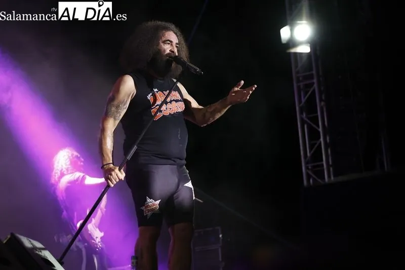 Foto 5 - Los Mojinos Escoz&iacute;os animan las fiestas de Santa Marta con sus conocidas letras