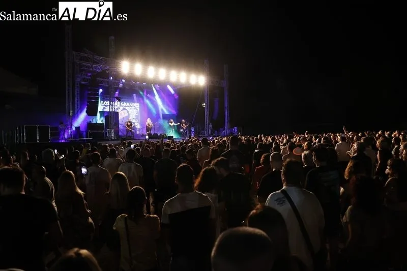 Foto 4 - Los Mojinos Escoz&iacute;os animan las fiestas de Santa Marta con sus conocidas letras
