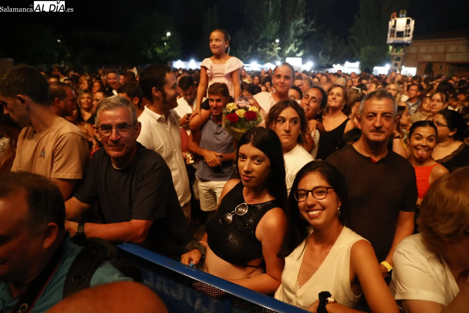 Foto 8 - India Mart&iacute;nez deslumbra con su voz en Santa Marta de Tormes