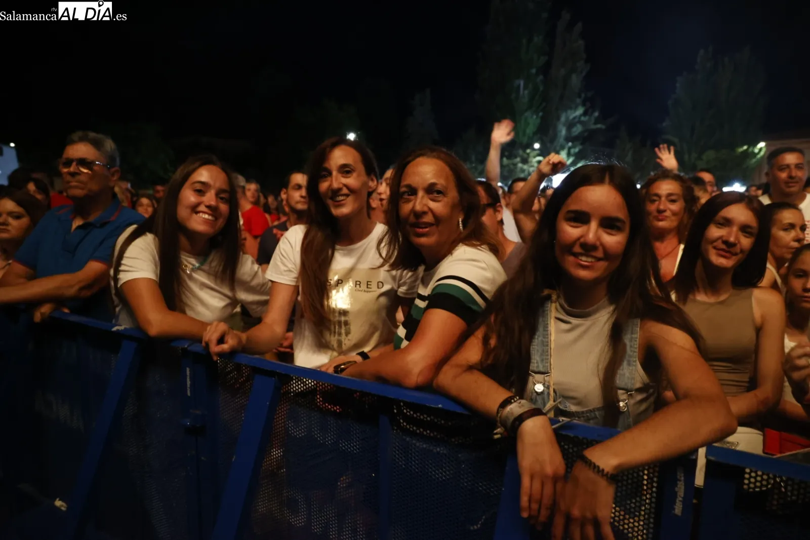 Foto 10 - India Mart&iacute;nez deslumbra con su voz en Santa Marta de Tormes