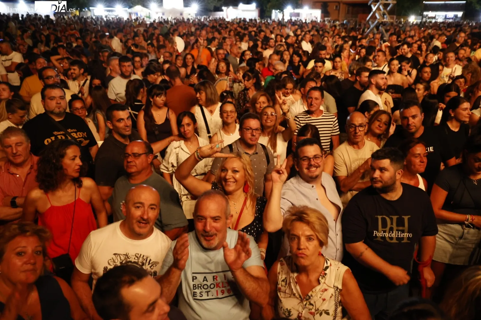 Foto 12 - India Mart&iacute;nez deslumbra con su voz en Santa Marta de Tormes