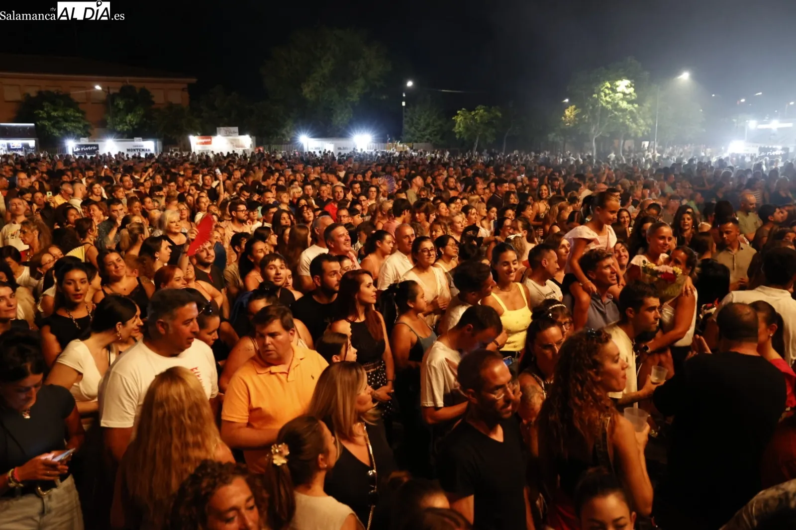 Foto 13 - India Mart&iacute;nez deslumbra con su voz en Santa Marta de Tormes