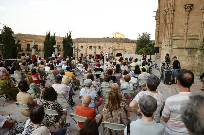 Foto 16 - La obra 'De celestina a alcahueta' anima la noche en el atrio de la Catedral