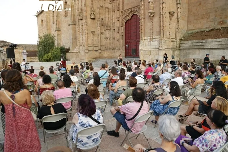 Foto 15 - La obra 'De celestina a alcahueta' anima la noche en el atrio de la Catedral