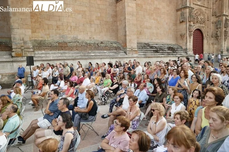 Foto 14 - La obra 'De celestina a alcahueta' anima la noche en el atrio de la Catedral