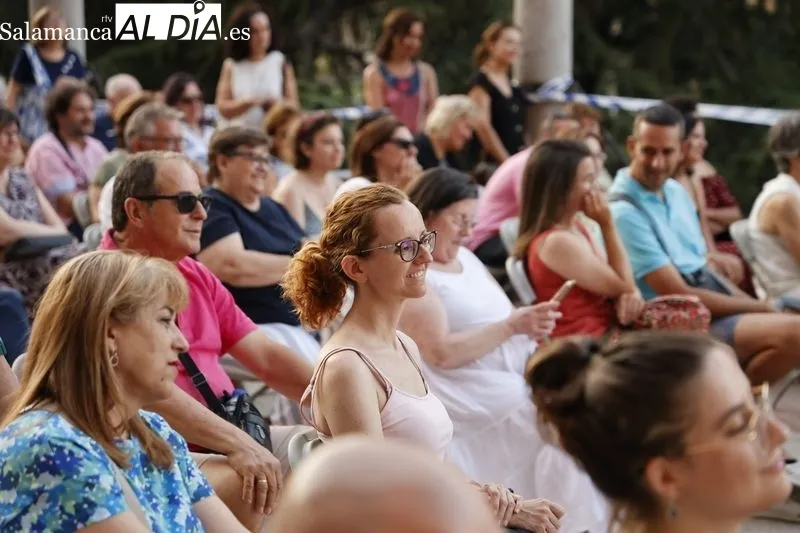 Foto 9 - La obra 'De celestina a alcahueta' anima la noche en el atrio de la Catedral