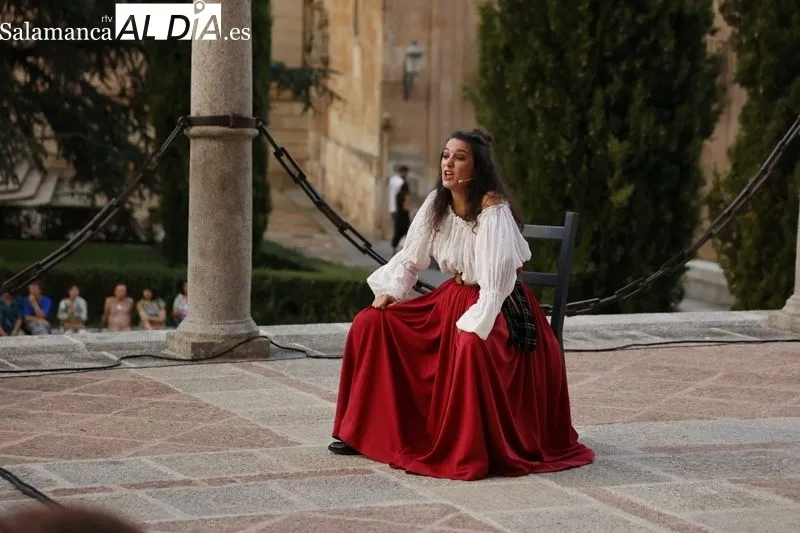 Foto 6 - La obra 'De celestina a alcahueta' anima la noche en el atrio de la Catedral