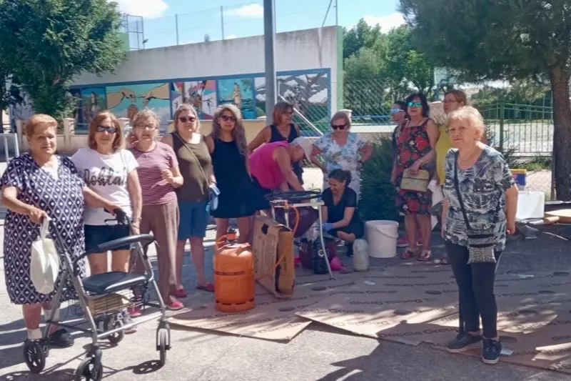 Foto 10 - Las mujeres de B&oacute;veda se ponen &lsquo;manos a la obra&rsquo; para recuperar la tradici&oacute;n de crear el autentico jab&oacute;n de la abuela
