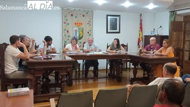 El equipo de gobierno está constituido por tres ediles del PSOE