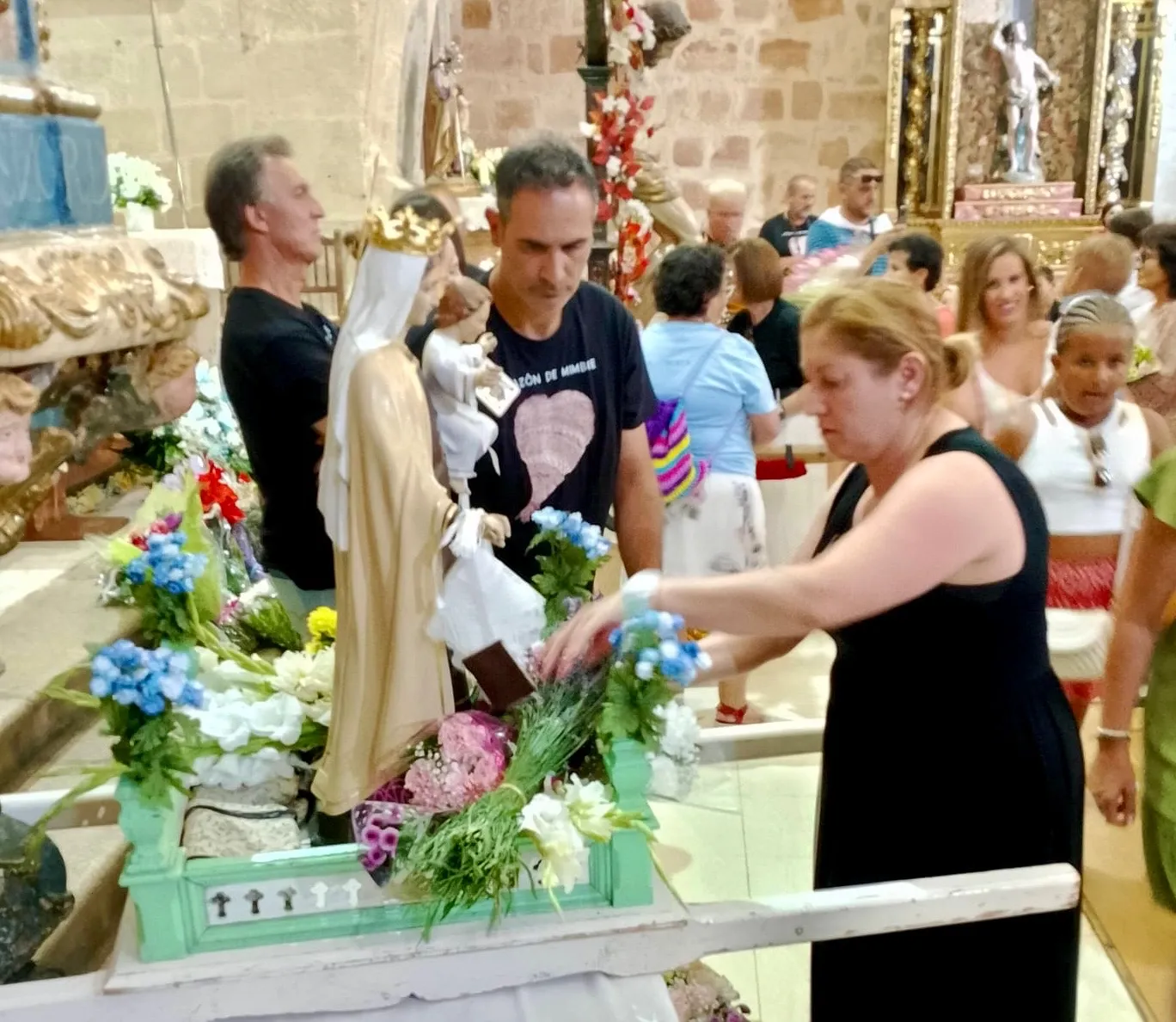 Foto 2 - Villoruela arranca  sus fiestas grandes con calles llenas de color y ambiente