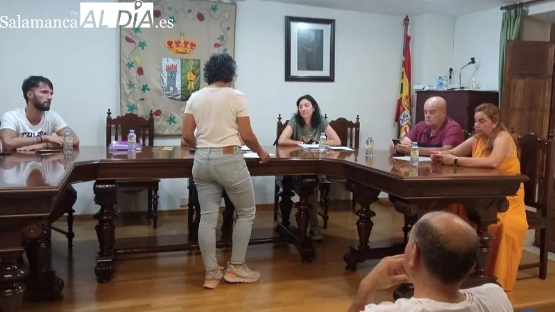 El equipo de gobierno está constituido por tres ediles del PSOE