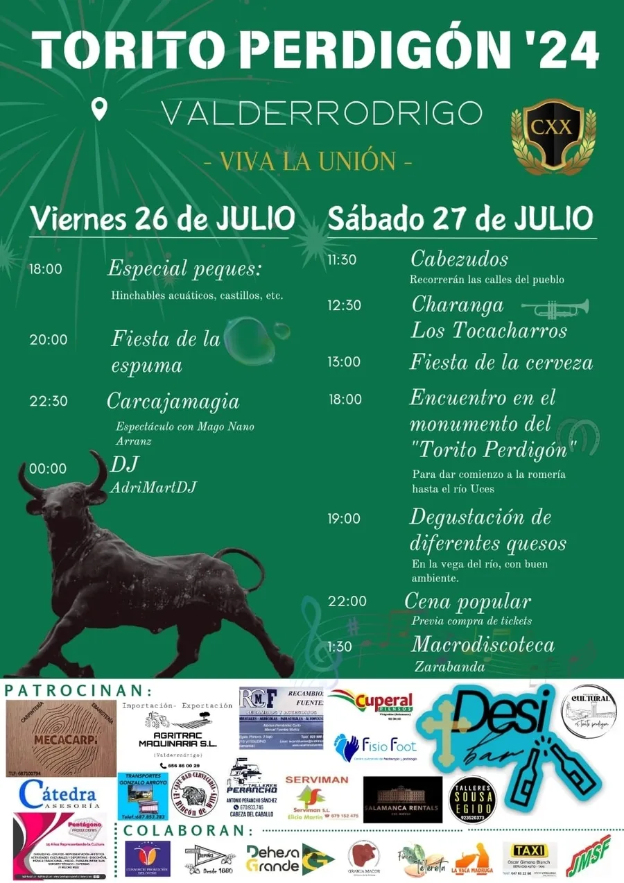 Dos caballistas junto al monumento al Torito Perdigón en Valderrodrigo / CORRAL