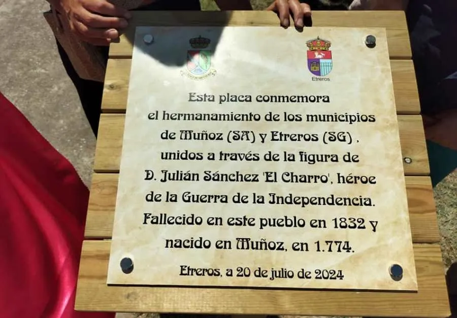 Foto 3 - Vecinos de Mu&ntilde;oz asisten al hermanamiento con Etreros a ra&iacute;z de Juli&aacute;n S&aacute;nchez &lsquo;El Charro&rsquo;