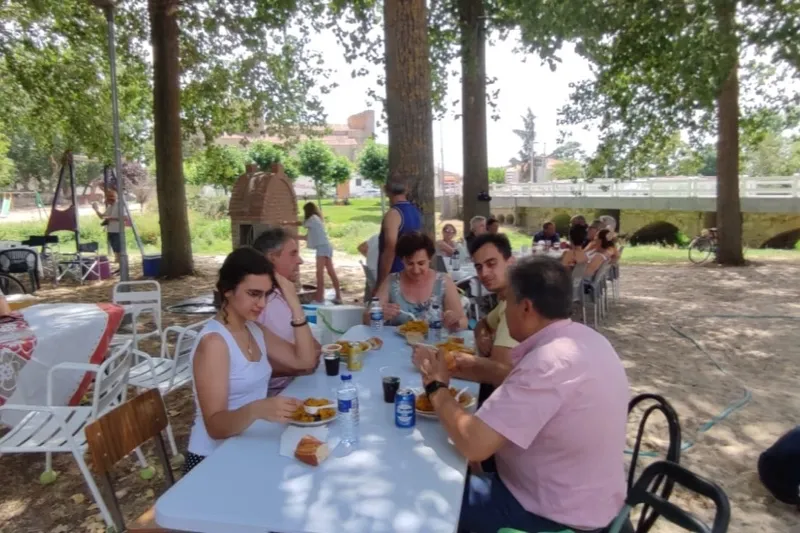 Foto 9 - Mil raciones de paella y no poca diversi&oacute;n para decir adi&oacute;s a las fiestas patronales en Santiago de la Puebla