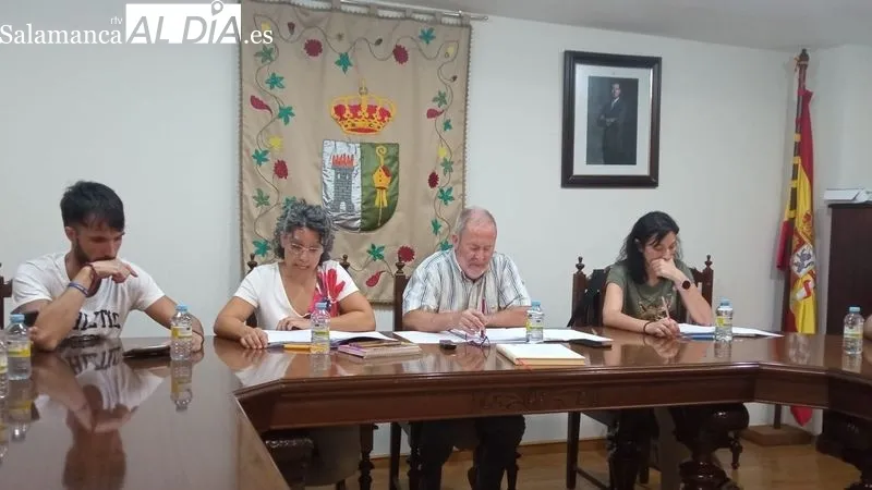 El equipo de gobierno está constituido por tres ediles del PSOE