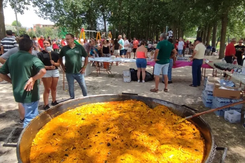 Foto 5 - Mil raciones de paella y no poca diversi&oacute;n para decir adi&oacute;s a las fiestas patronales en Santiago de la Puebla