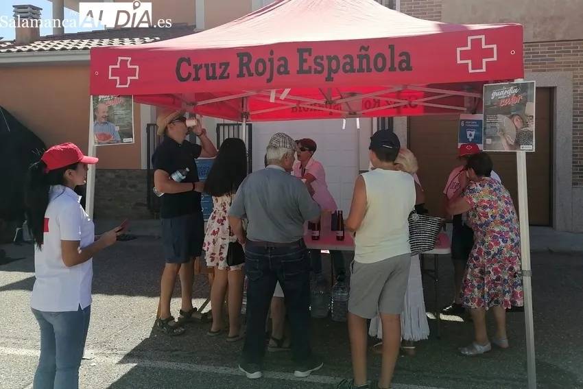 Carpa de Cruz Roja durante el mercadillo de este martes en Vitigudino