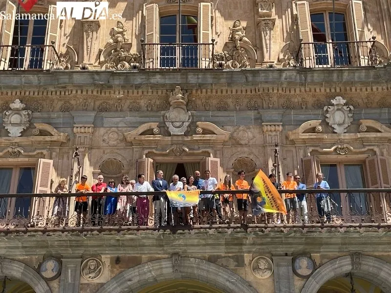 Recepción en el Ayuntamiento de Salamanca a Alberto Bravo, salmantino campeón de España de ultradistancia en la prueba de 100 kilómetros. Foto Miguel González