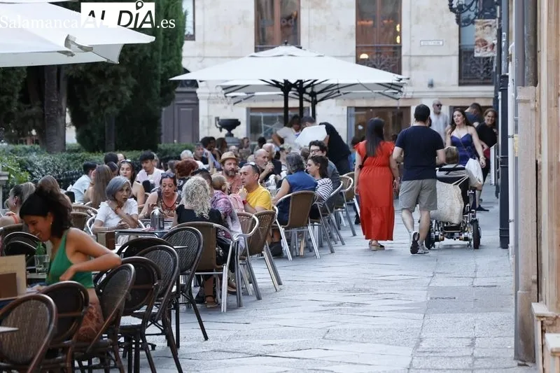 Ambiente en el centro de Salamanca este viernes 19 de julio. Fotos: David Sañudo