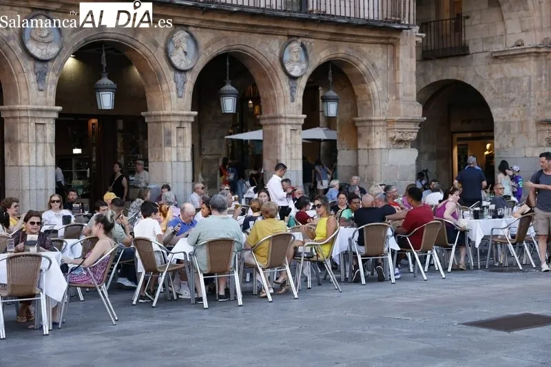 Ambiente en el centro de Salamanca este viernes 19 de julio. Fotos: David Sañudo