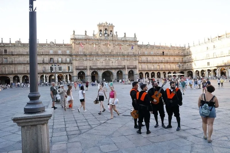 Ambiente en el centro de Salamanca este viernes 19 de julio. Fotos: David Sañudo
