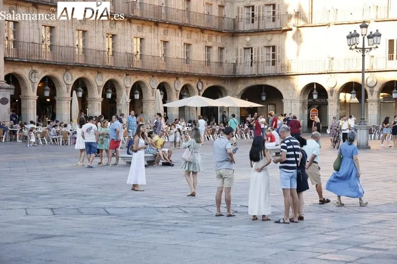 Ambiente en el centro de Salamanca este viernes 19 de julio. Fotos: David Sañudo
