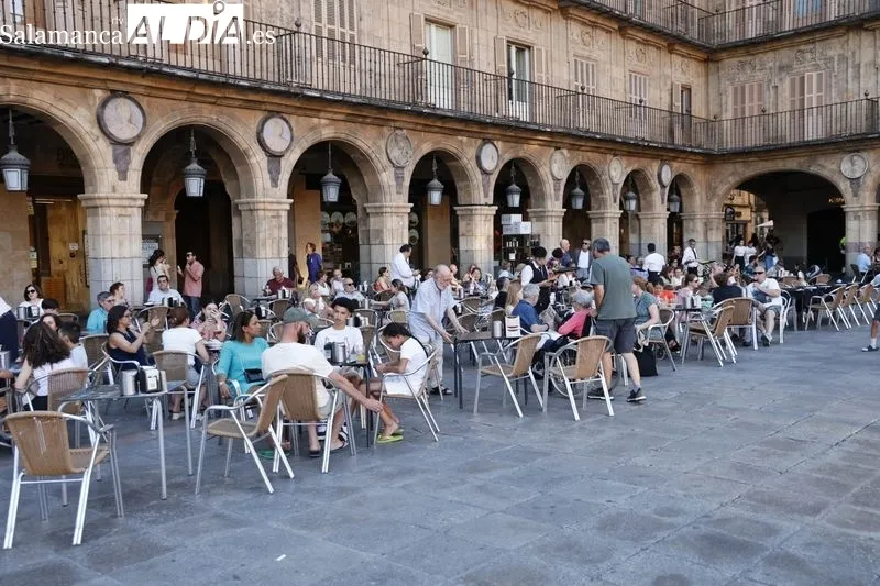 Ambiente en el centro de Salamanca este viernes 19 de julio. Fotos: David Sañudo