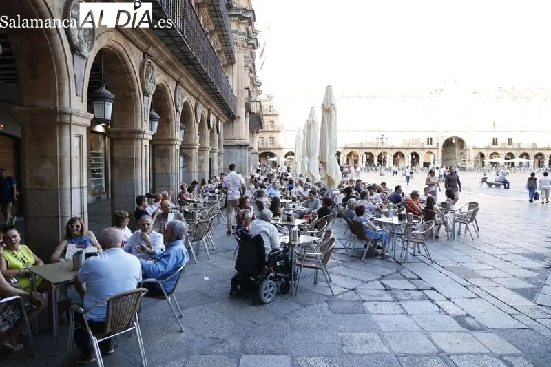 Ambiente en el centro de Salamanca este viernes 19 de julio. Fotos: David Sañudo