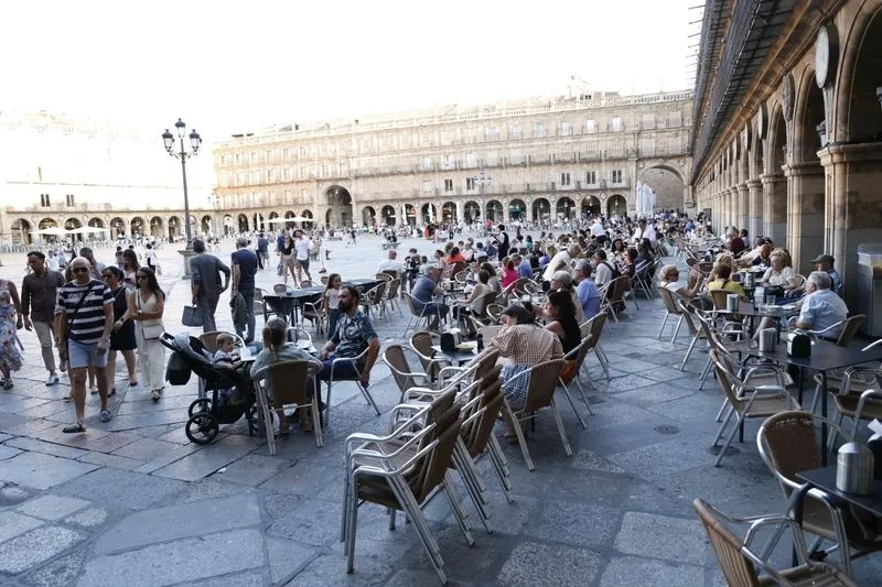 Ambiente en el centro de Salamanca este viernes 19 de julio. Fotos: David Sañudo
