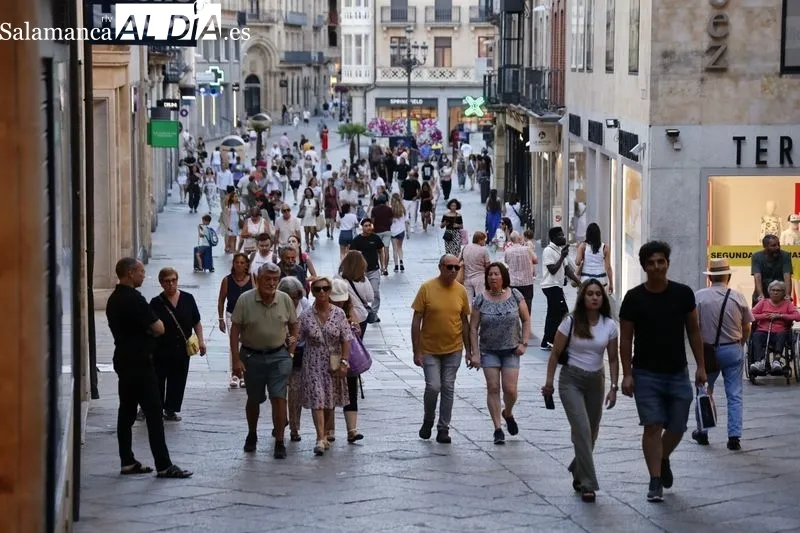 Ambiente en el centro de Salamanca este viernes 19 de julio. Fotos: David Sañudo