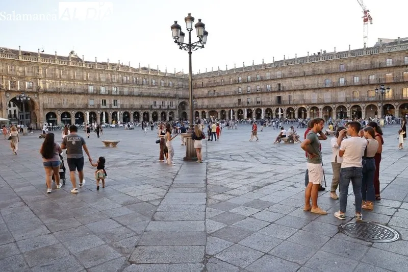 Ambiente en el centro de Salamanca este viernes 19 de julio. Fotos: David Sañudo