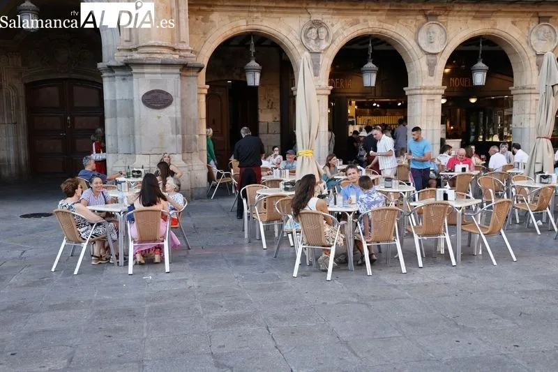 Ambiente en el centro de Salamanca este viernes 19 de julio. Fotos: David Sañudo
