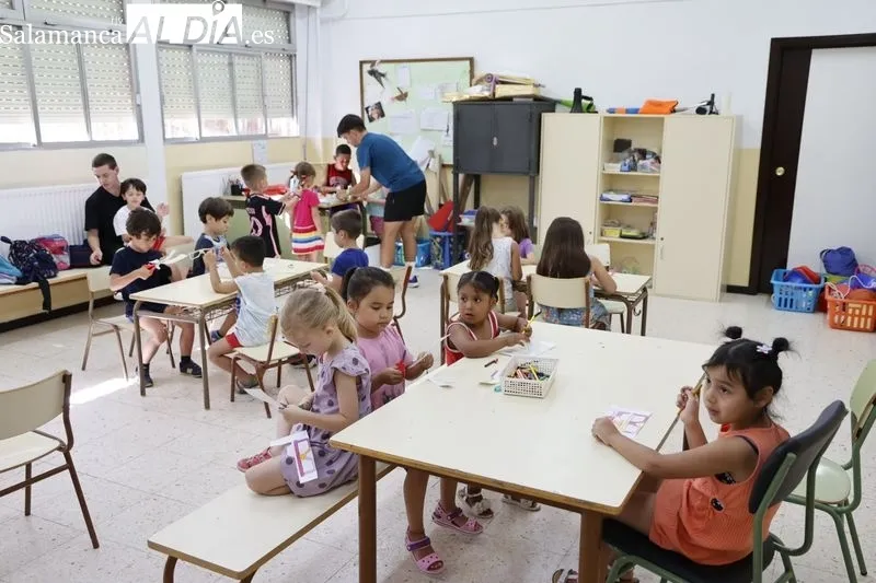 Visita del alcalde a los participantes del programa Apúntate al Verano en el CEIP José Herrero. Foto de David Sañudo